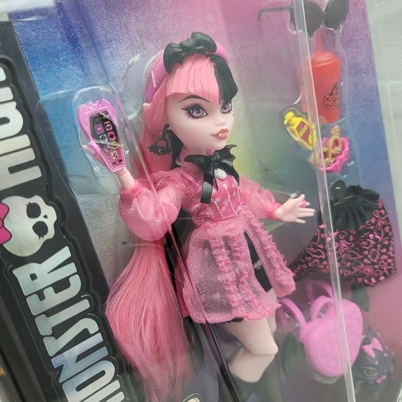 Monster High Draculaura Doll - Picture 7 of 7
